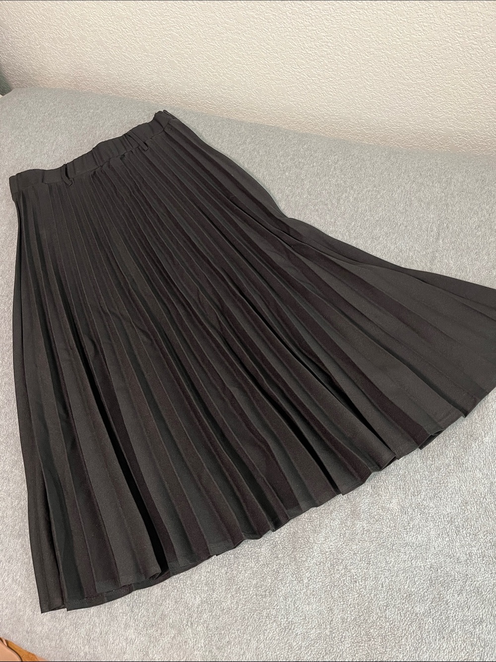 Haute Monde Black Pleated Midi Skirt Medium Moody Preppy Minimalist - Picture 2 of 9